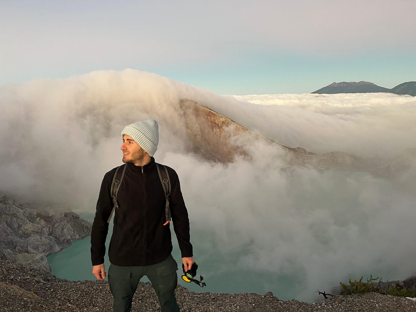Patrick auf einer Wanderung über den Wolken